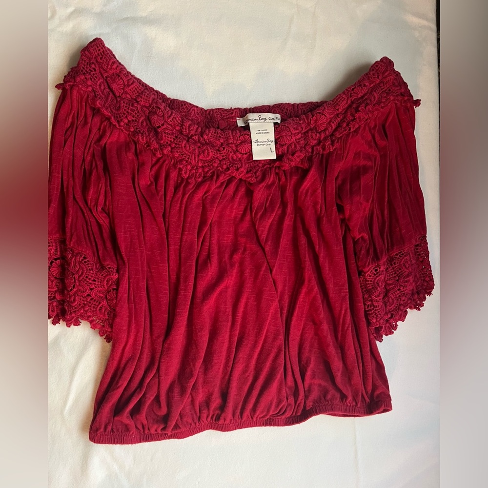 American Rag , medium in size . Off the shoulder .